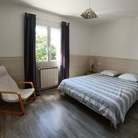 Maison Calme Dans Un Village Auvergnat Dallet