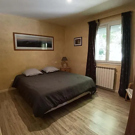 Maison Calme Dans Un Village Auvergnat Vakantiehuis Dallet
