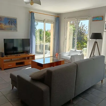 Maison Calme Dans Un Village Auvergnat Vakantiehuis *