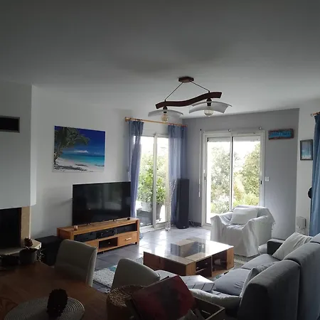 Maison Calme Dans Un Village Auvergnat *