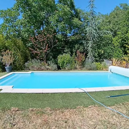 Maison Calme Dans Un Village Auvergnat *